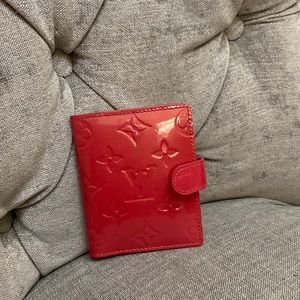This is an Authentic Louis Vuitton Vernis card holder Magenta colour (Never Use)